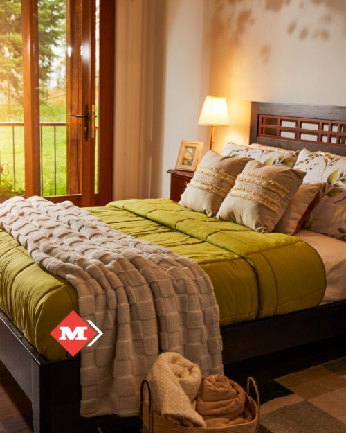 Cobija Sherpa blanca con relieve