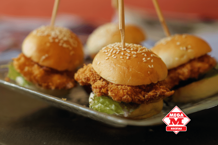 Mini Hamburguesas de Pollo a la Parrilla con Pesto